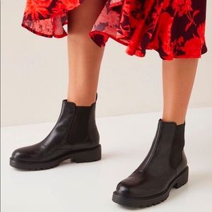 Vagabond Kenova leather chelsea boots, size 9